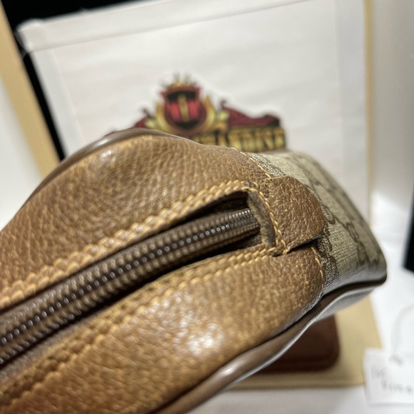 Gucci Sherry line Clutch/ pouch in Green/ tan color. - Picture 6 of 11